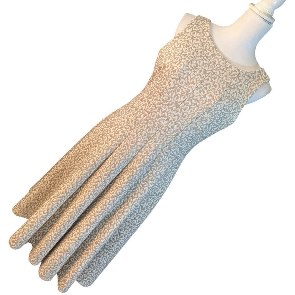 CALVIN KLEIN! CREAM & BEIGE/TAN PATTERNED, GORED SECTIONAL KNIT DRESS! SZ 8